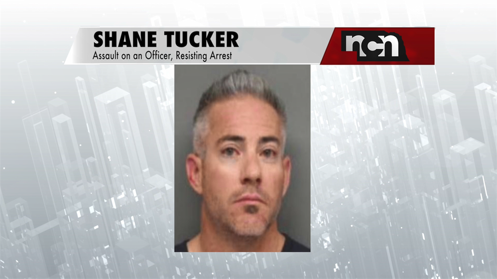 Man arrested for assaulting officer at Lincoln sports bar