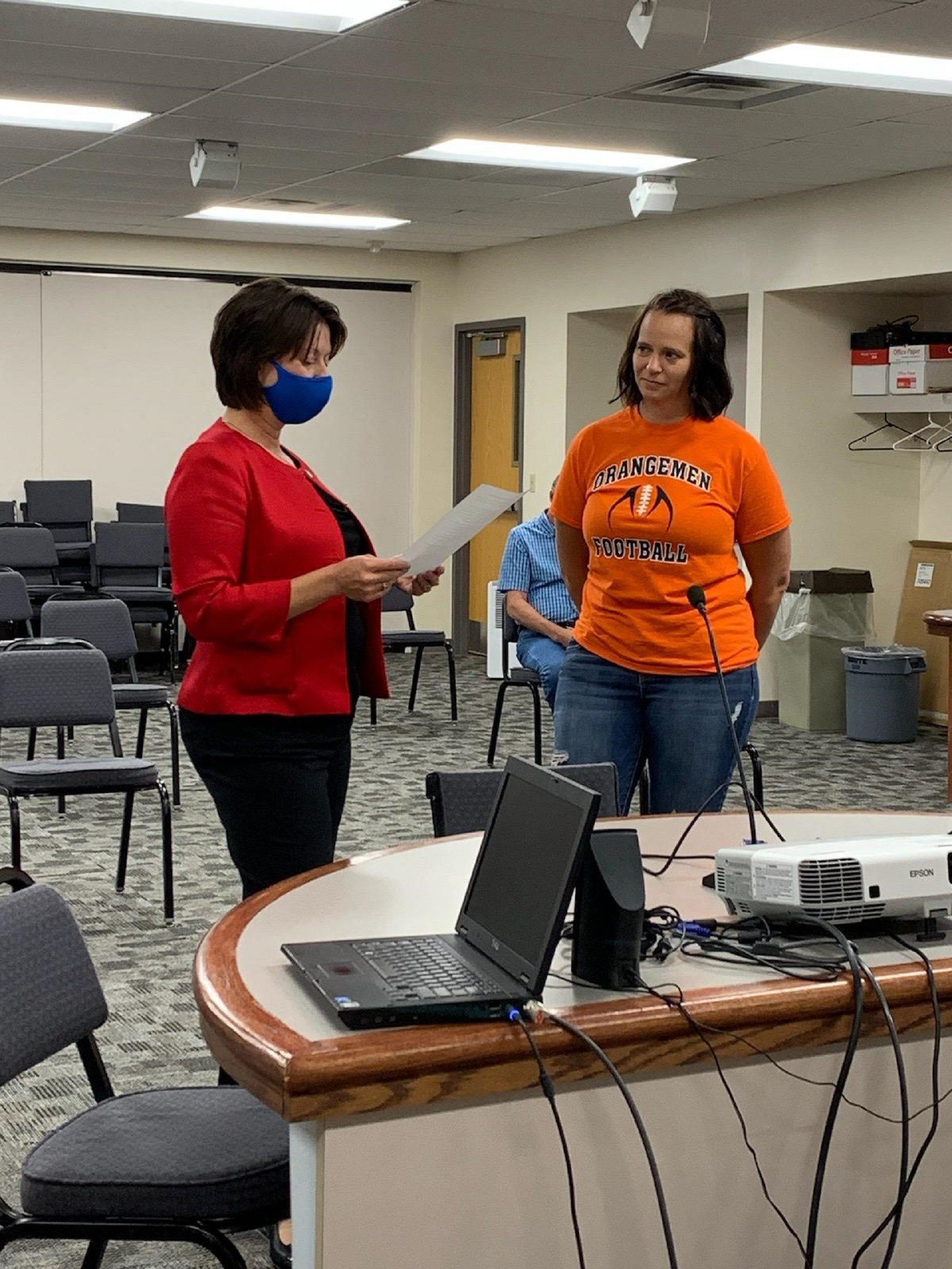 Dawn Holthus Receives Award From Dr. Jackie Nielsen